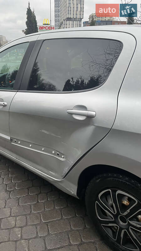 Хэтчбек Peugeot 308 2011 в Львове