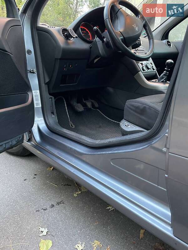 Универсал Peugeot 308 2011 в Киеве