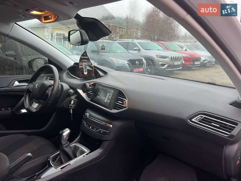 Хэтчбек Peugeot 308 2015 в Полтаве