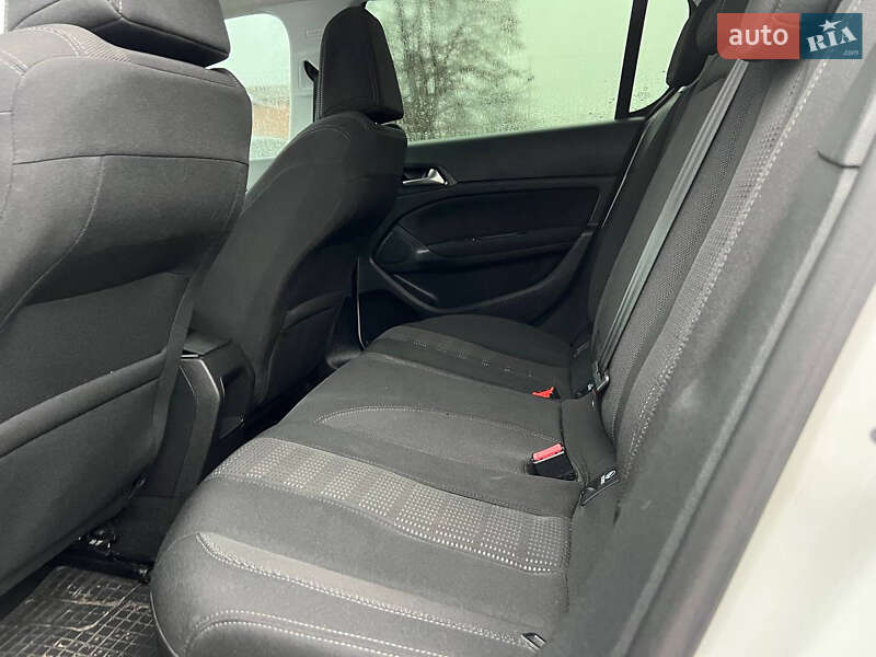 Хэтчбек Peugeot 308 2015 в Полтаве