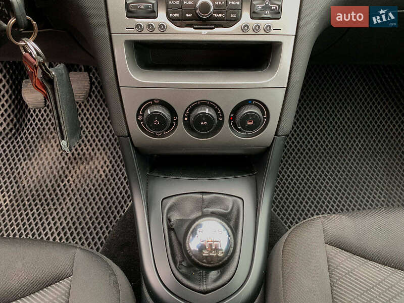 Универсал Peugeot 308 2010 в Виннице