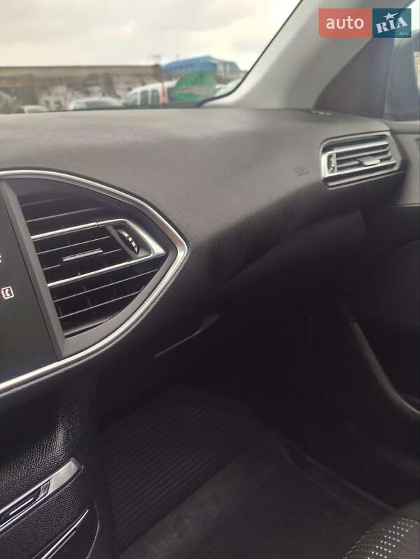 Универсал Peugeot 308 2015 в Луцке фото 48 Универсал Peugeot 308 2015 в Луцке