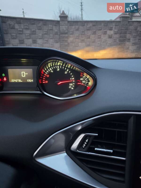 Универсал Peugeot 308 2015 в Дубно фото 37 Универсал Peugeot 308 2015 в Дубно