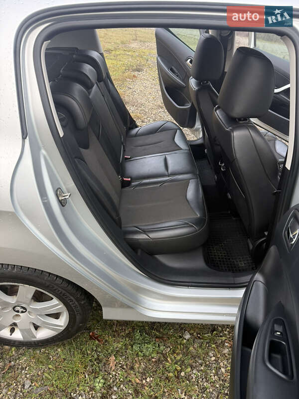 Хэтчбек Peugeot 308 2011 в Тернополе