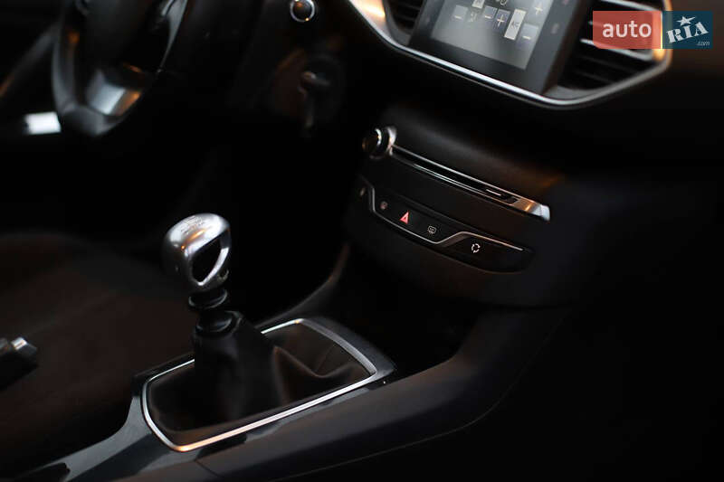 Универсал Peugeot 308 2015 в Киеве