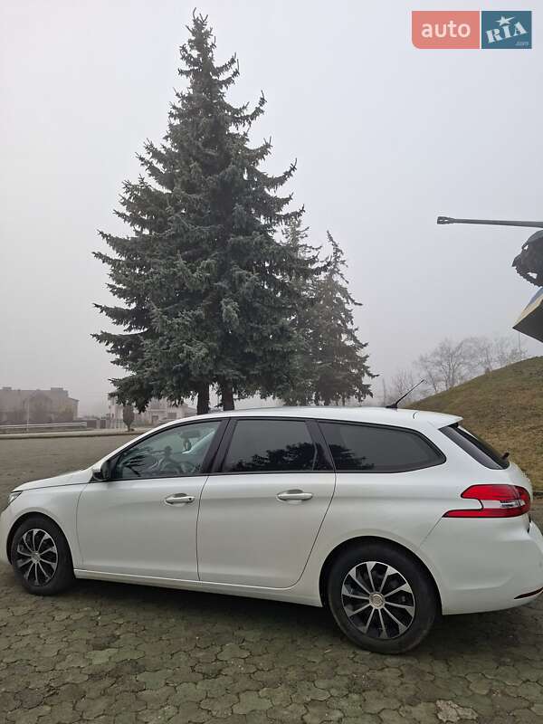 Универсал Peugeot 308 2015 в Дубно