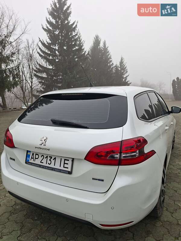 Универсал Peugeot 308 2015 в Дубно