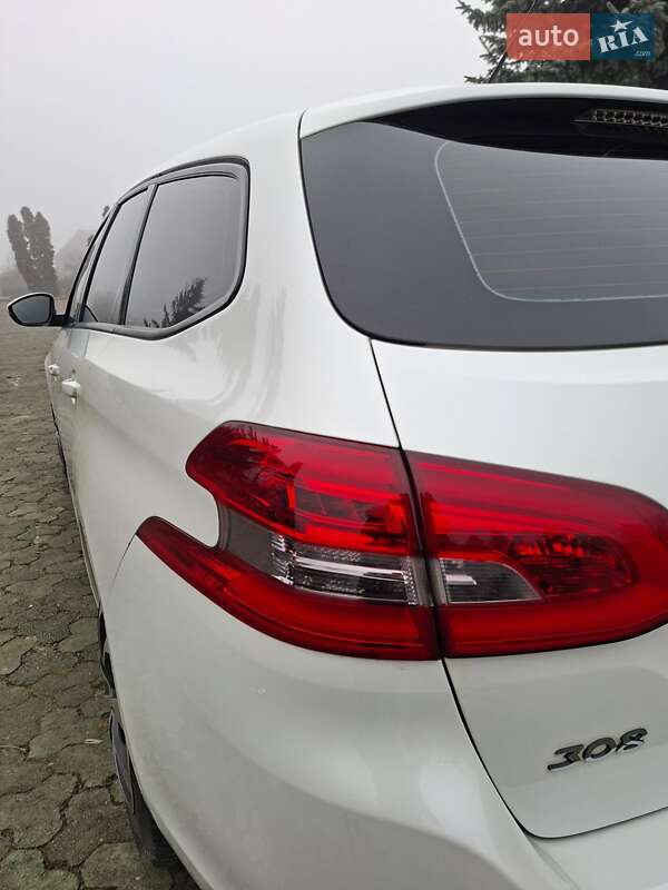 Универсал Peugeot 308 2015 в Дубно