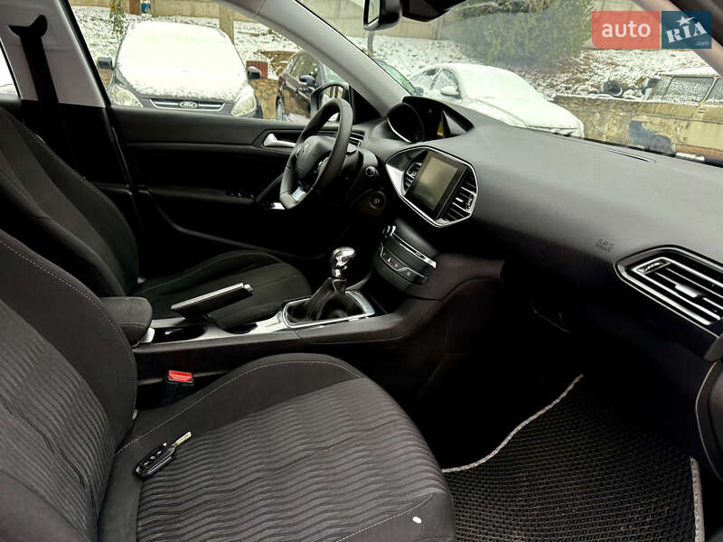 Универсал Peugeot 308 2015 в Ровно