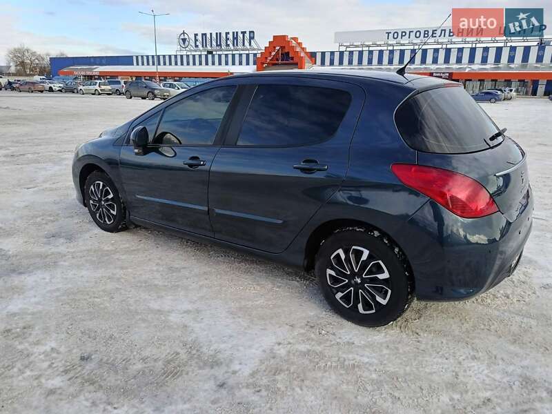 Хэтчбек Peugeot 308 2012 в Львове