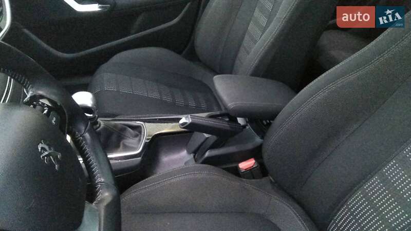 Универсал Peugeot 308 2015 в Черновцах