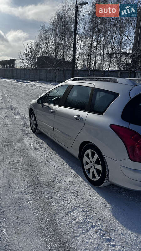 Хэтчбек Peugeot 308 2010 в Киеве