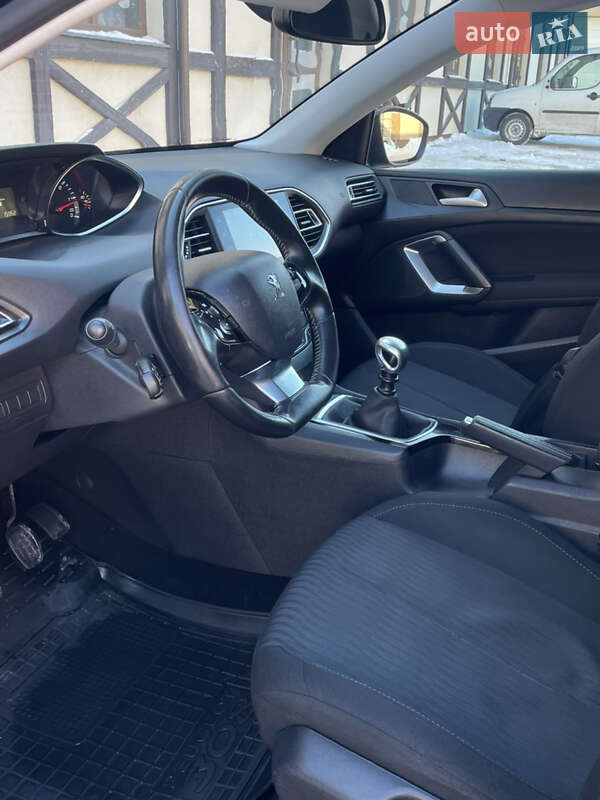 Универсал Peugeot 308 2015 в Сарнах