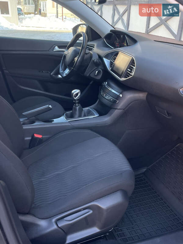 Универсал Peugeot 308 2015 в Сарнах