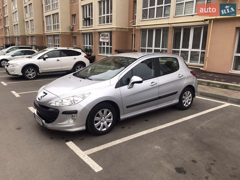 Хэтчбек Peugeot 308 2008 в Киеве