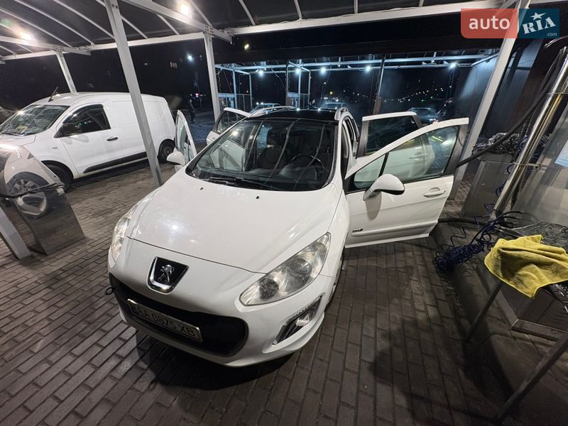 Универсал Peugeot 308 2013 в Киеве