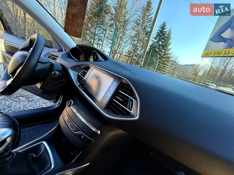 Универсал Peugeot 308 2015 в Трускавце