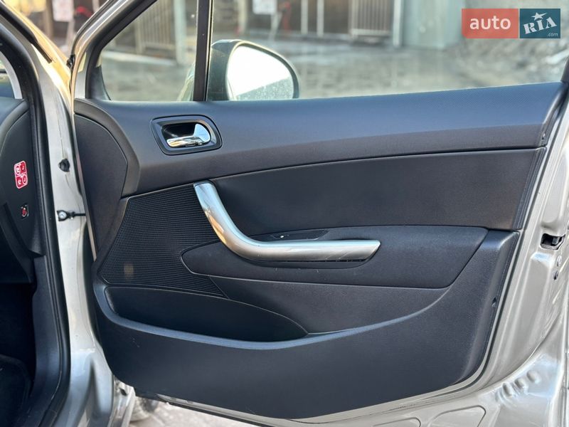 Универсал Peugeot 308 2011 в Тернополе