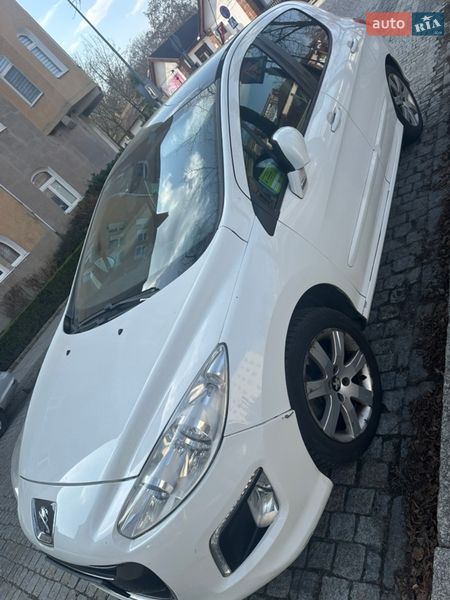 Хэтчбек Peugeot 308 2012 в Львове