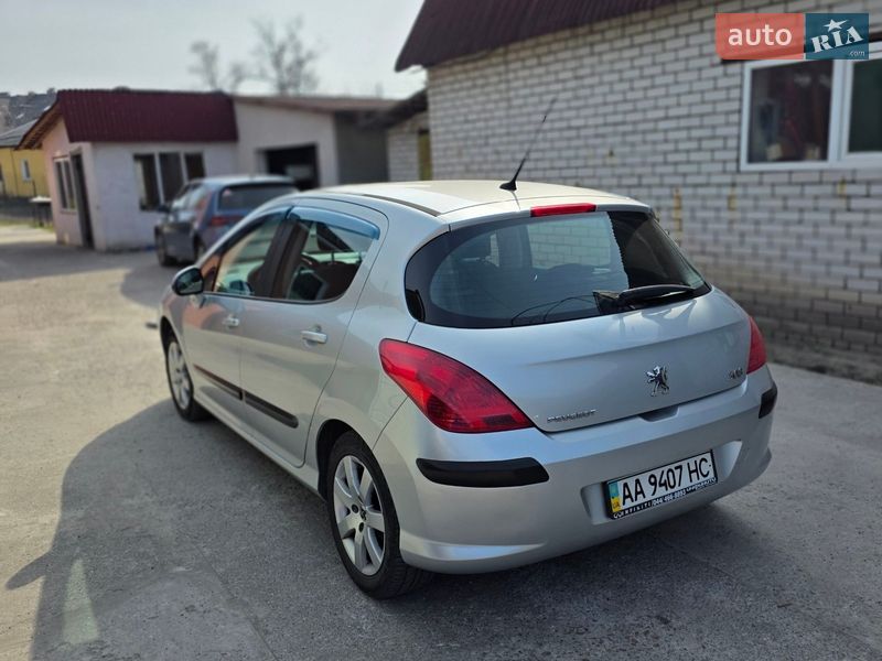 Хетчбек Peugeot 308 2010 в Києві