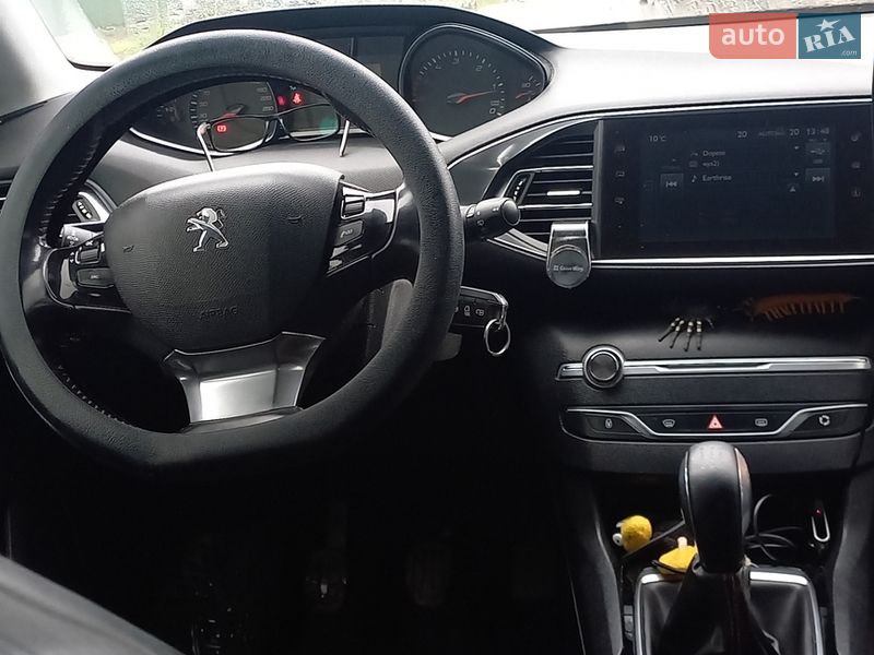 Хэтчбек Peugeot 308 2015 в Киеве
