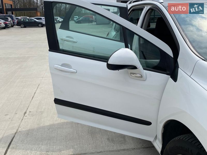 Универсал Peugeot 308 2011 в Рудки