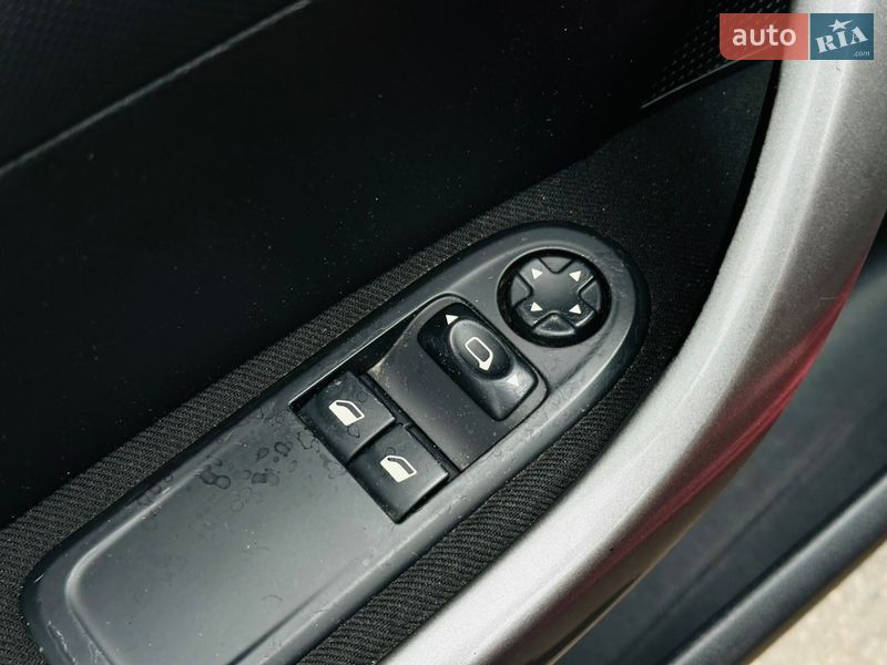 Хэтчбек Peugeot 308 2010 в Харькове фото 25 Хэтчбек Peugeot 308 2010 в Харькове