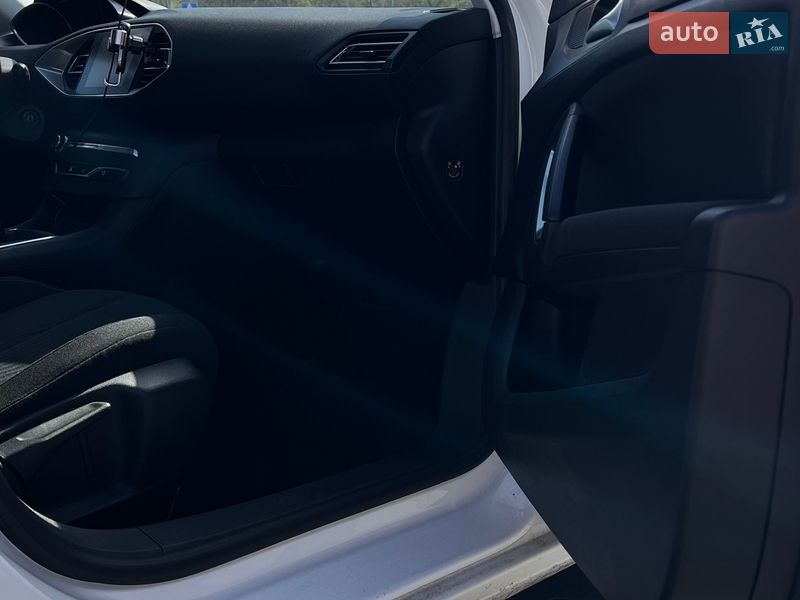 Універсал Peugeot 308 2015 в Харкові