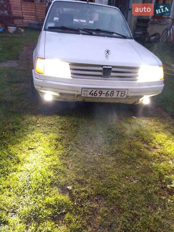 Ліфтбек Peugeot 309 1990 в Рожнятові