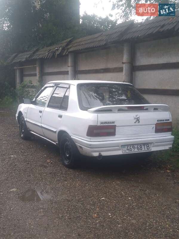 Ліфтбек Peugeot 309 1990 в Рожнятові