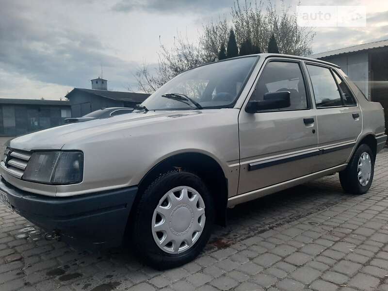 Хетчбек Peugeot 309 1993 в Червонограді