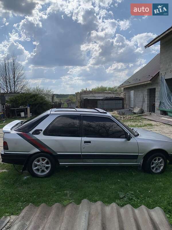 Peugeot 309 1992