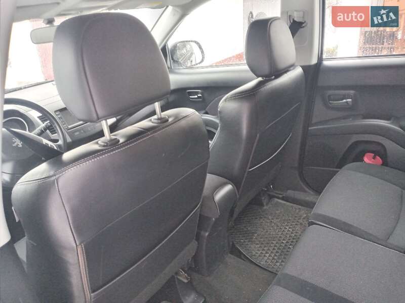 Внедорожник / Кроссовер Peugeot 4007 2008 в Хусте