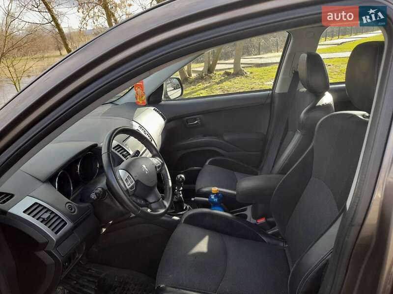 Позашляховик / Кросовер Peugeot 4007 2010 в Дубні