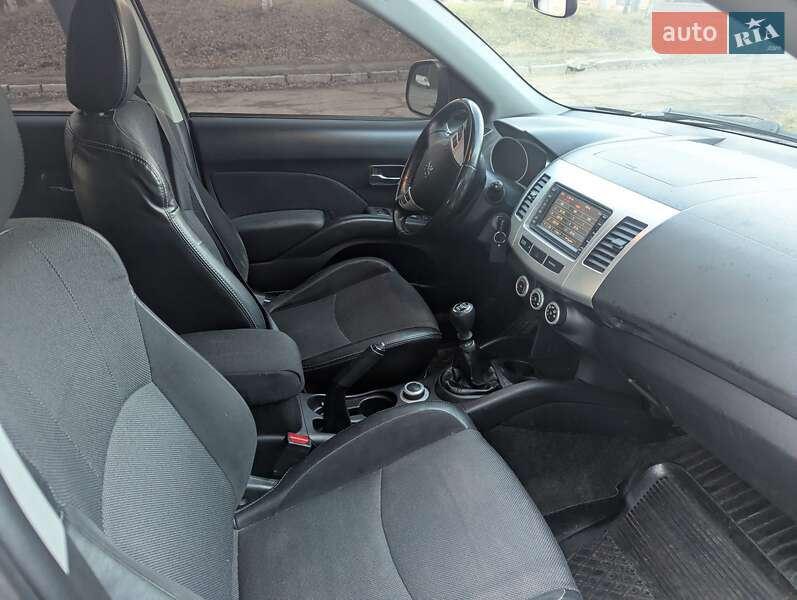 Позашляховик / Кросовер Peugeot 4007 2009 в Чернівцях