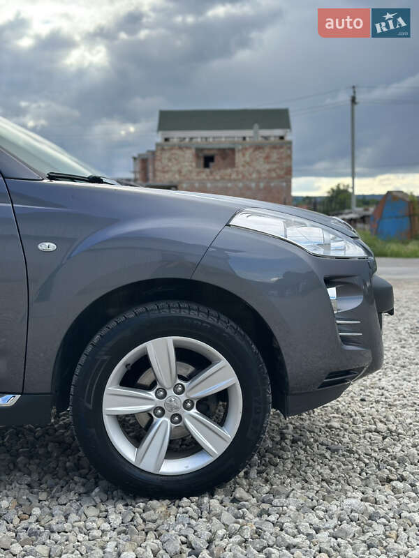 Позашляховик / Кросовер Peugeot 4007 2010 в Чернівцях