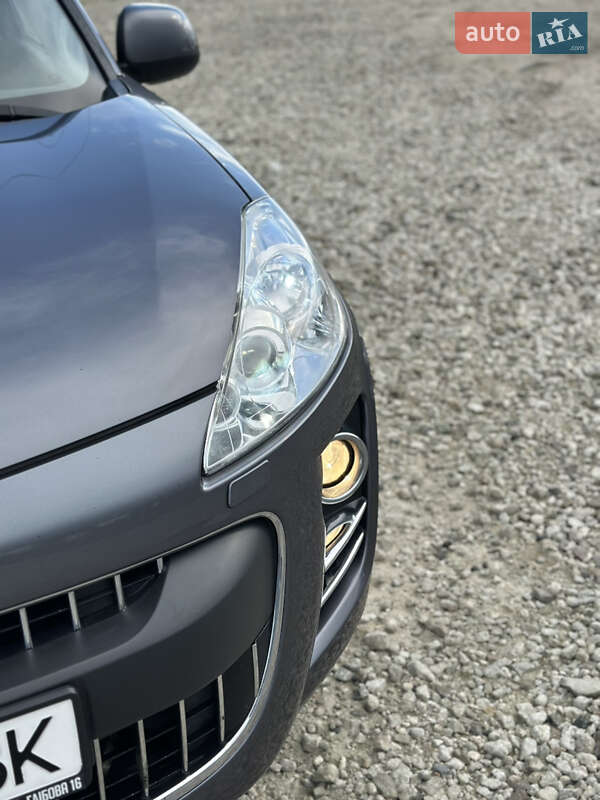Позашляховик / Кросовер Peugeot 4007 2010 в Чернівцях