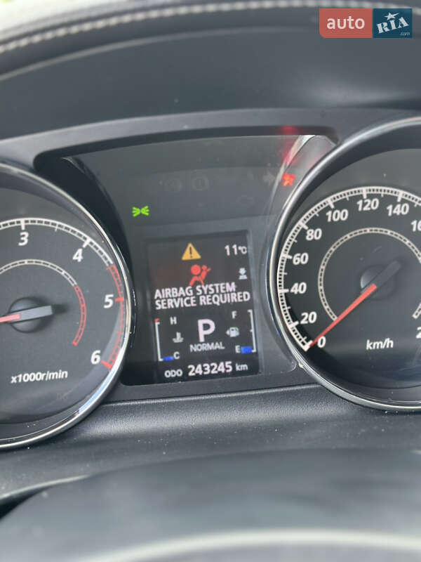 Позашляховик / Кросовер Peugeot 4007 2010 в Чернівцях