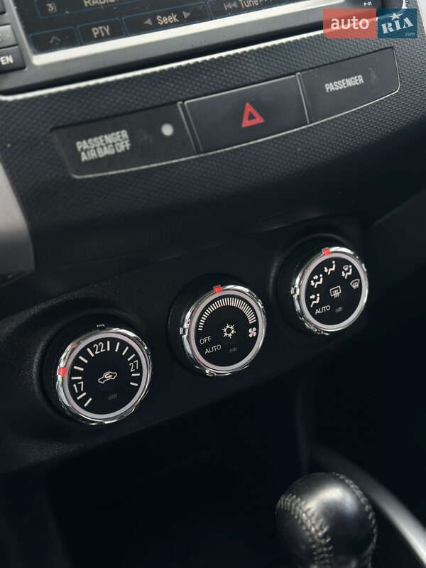 Позашляховик / Кросовер Peugeot 4007 2010 в Чернівцях