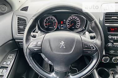 Позашляховик / Кросовер Peugeot 4008 2012 в 