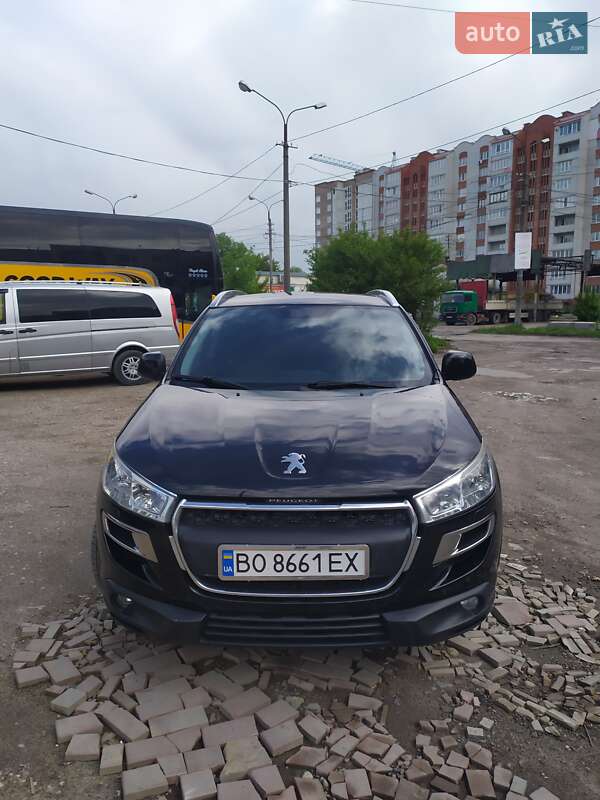 Позашляховик / Кросовер Peugeot 4008 2012 в 