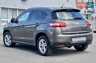 Позашляховик / Кросовер Peugeot 4008 2012 в 
