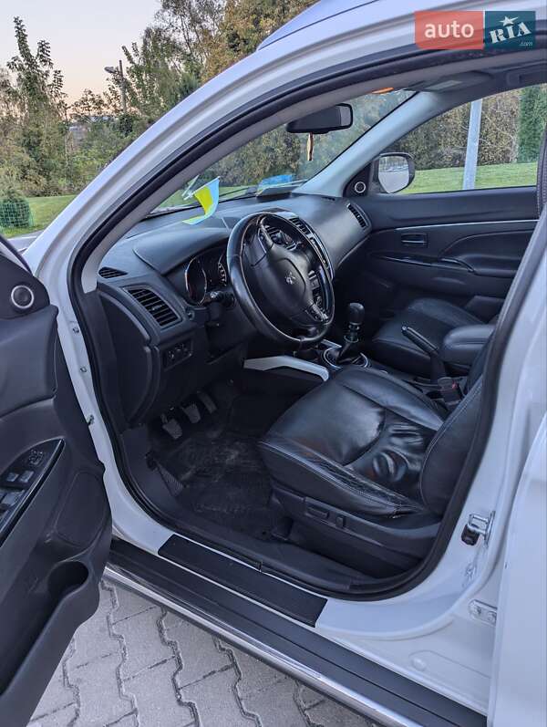 Внедорожник / Кроссовер Peugeot 4008 2012 в Ровно фото 3 Внедорожник / Кроссовер Peugeot 4008 2012 в Ровно