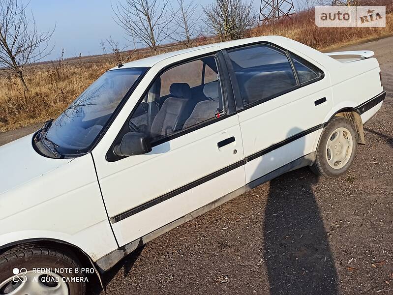 Седан Peugeot 405 1988 в Хотині