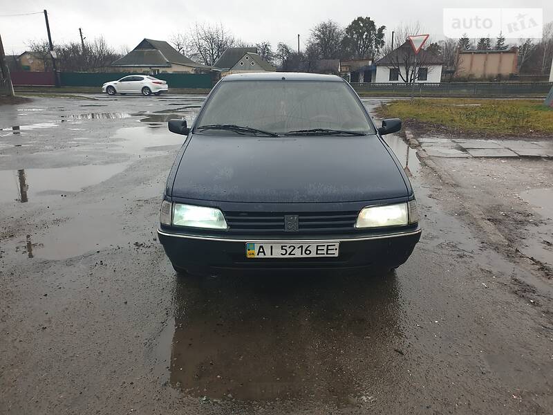 Седан Peugeot 405 1989 в Лысянке