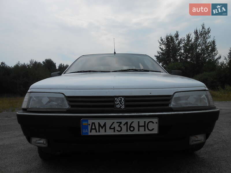 Седан Peugeot 405 1989 в Емильчине