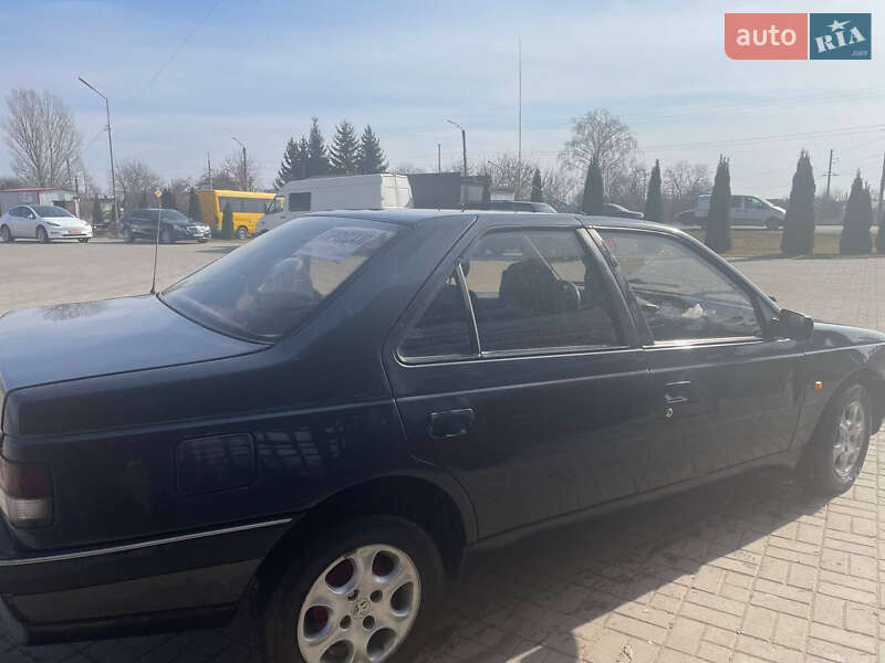 Седан Peugeot 405 1988 в Нововолынске