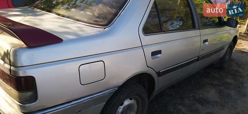 Седан Peugeot 405 1989 в Остроге