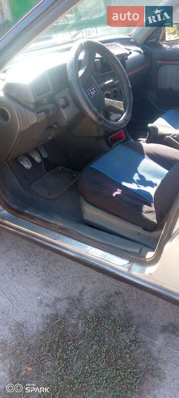 Седан Peugeot 405 1991 в Смілі