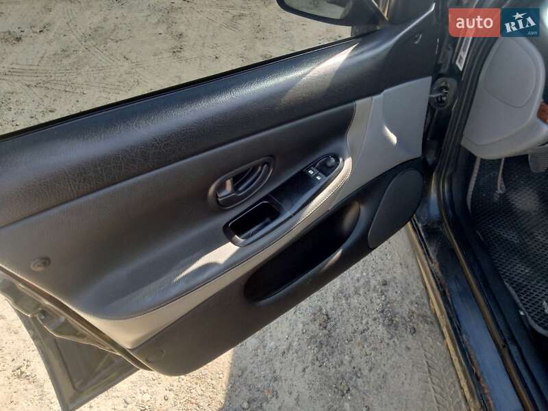 Седан Peugeot 406 2001 в Бориславі